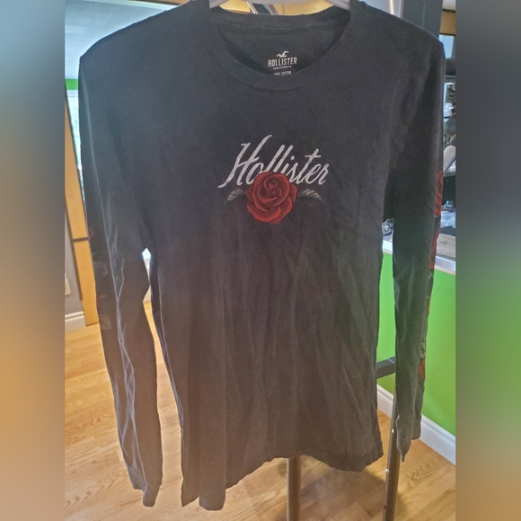 Hollister Long Sleeve - Picture 1 of 3